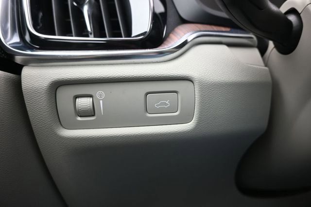 Used 2020 Volvo S60 T5 Momentum FWD image 23