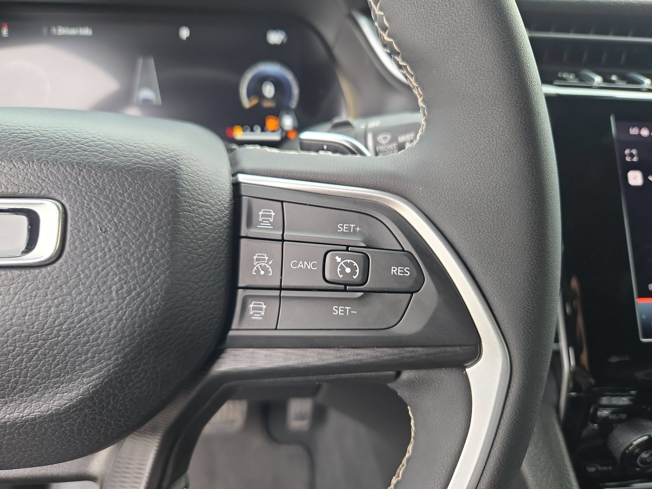 Used 2023 Jeep Grand Cherokee Altitude AWD/4WD image 21