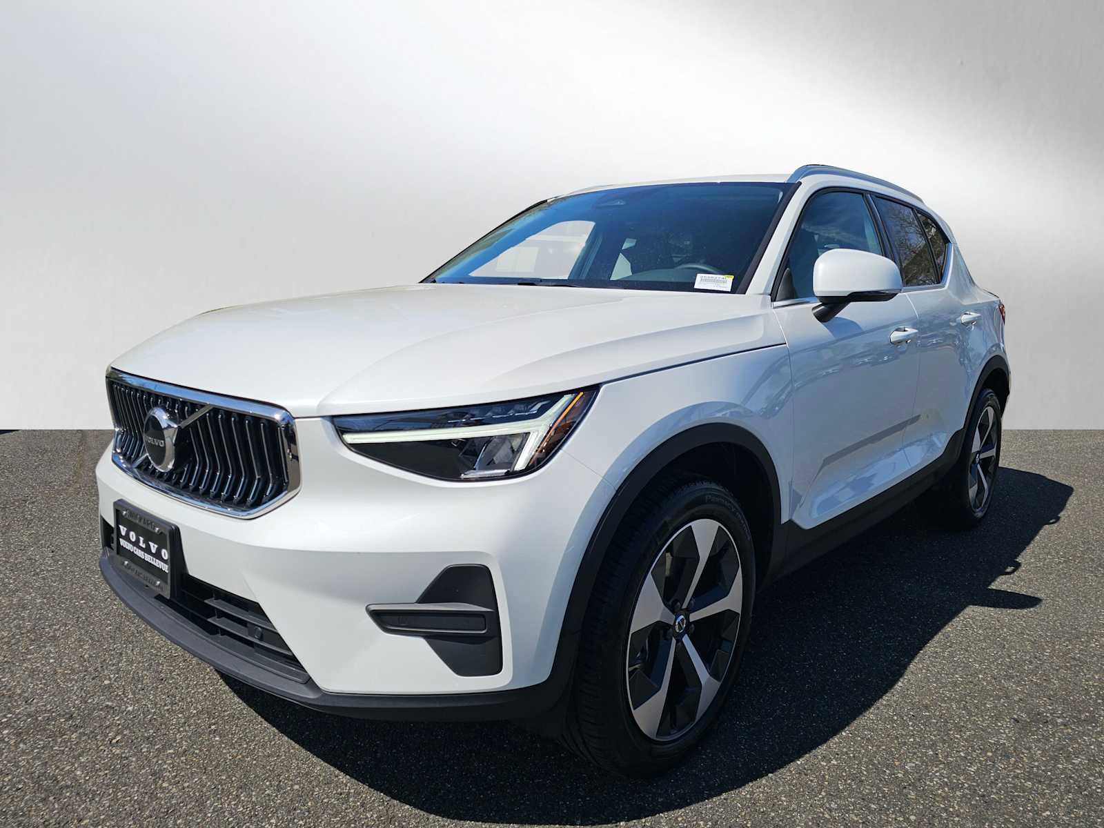 Used 2025 Volvo XC40 B5 Core w/ Protection Package Premier AWD/4WD image 7