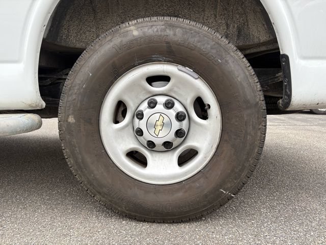 Used 2024 Chevrolet Express 2500 w/ Driver Convenience Package RWD image 19
