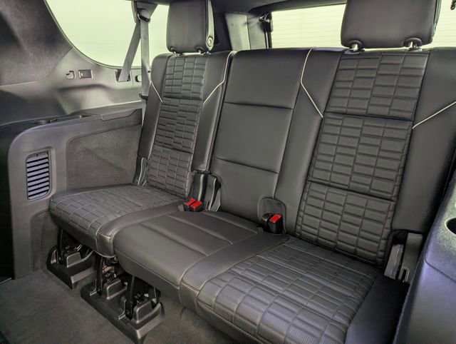 Used 2023 Cadillac Escalade ESV Sport Platinum w/ LPO, ONYX Package AWD/4WD image 17