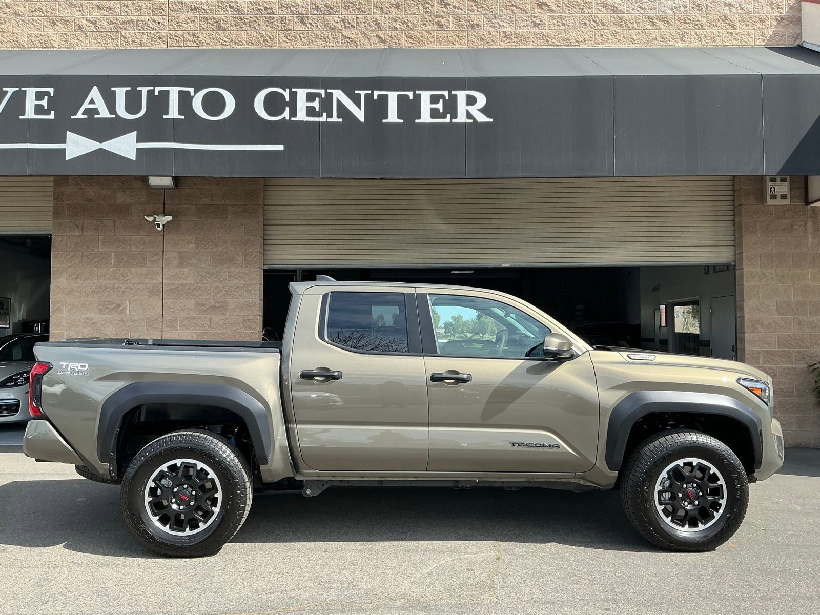 Used 2025 Toyota Tacoma TRD Off-Road w/ TRD Off Road Premium Package image 4