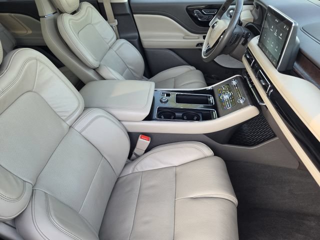 Used 2023 Lincoln Aviator Reserve w/ Equipment Group 201A AWD/4WD image 12