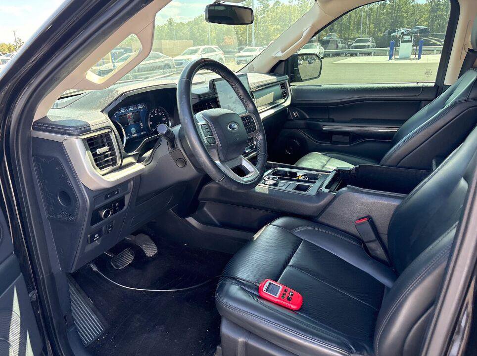 Used 2023 Ford Expedition XLT RWD image 6