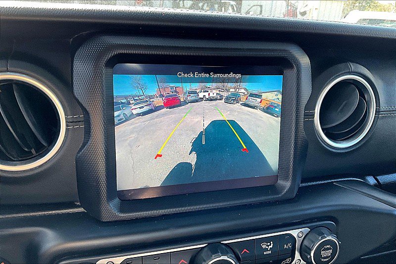 Used 2020 Jeep Wrangler Unlimited Sahara image 22