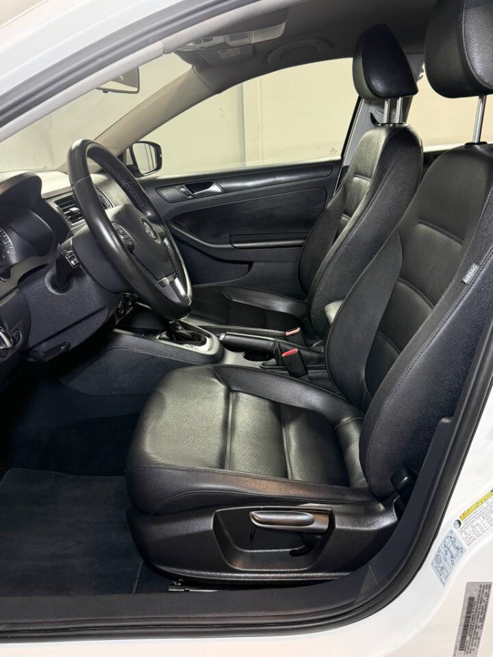 Used 2012 Volkswagen Jetta SE FWD image 9