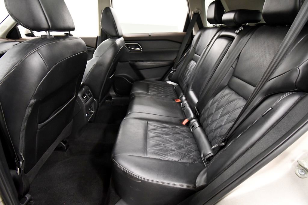 Used 2021 Nissan Rogue Platinum image 16