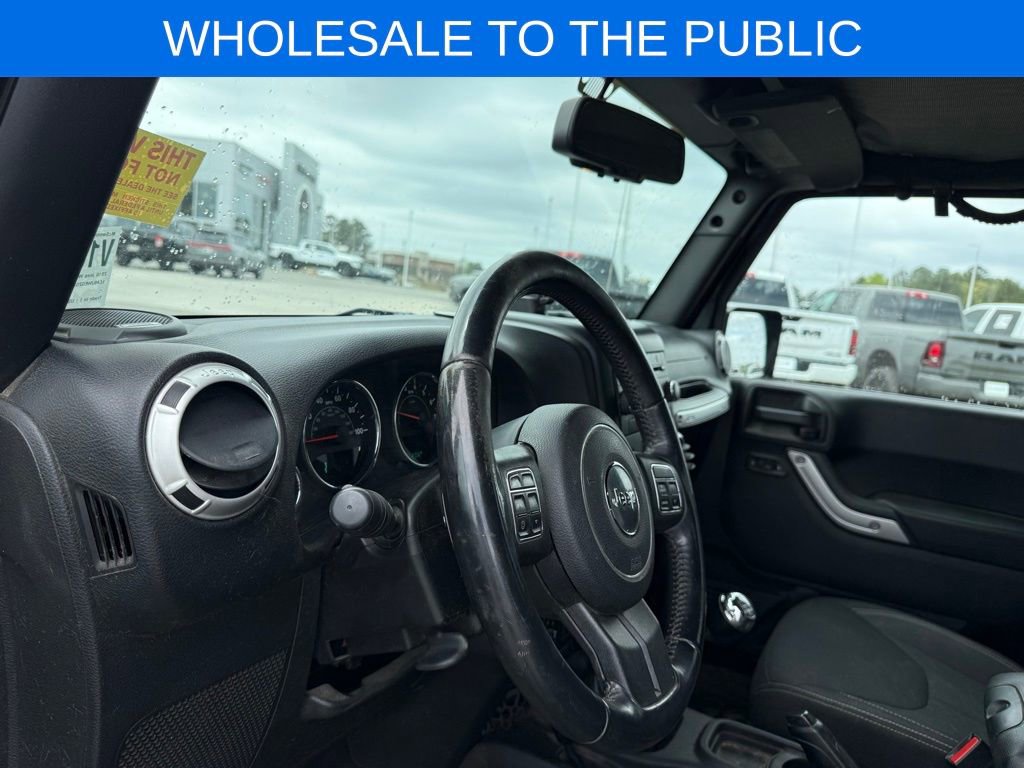 Used 2016 Jeep Wrangler Unlimited Sahara w/ Connectivity Group image 22