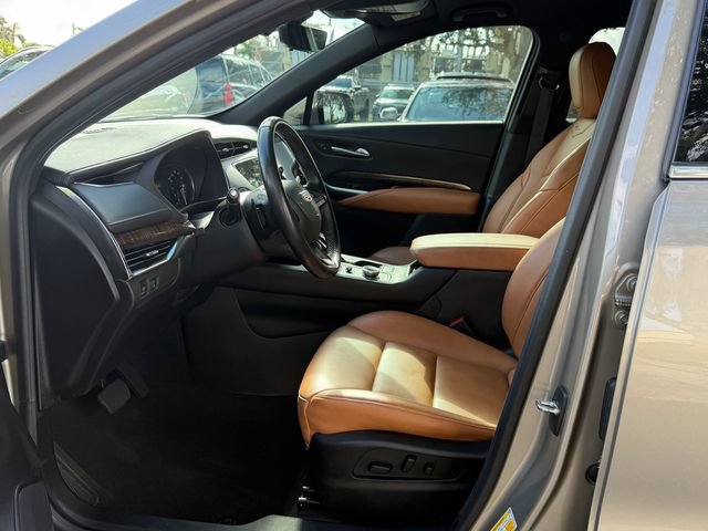 Used 2022 Cadillac XT4 Premium Luxury w/ Enhanced Visibility Package FWD image 10