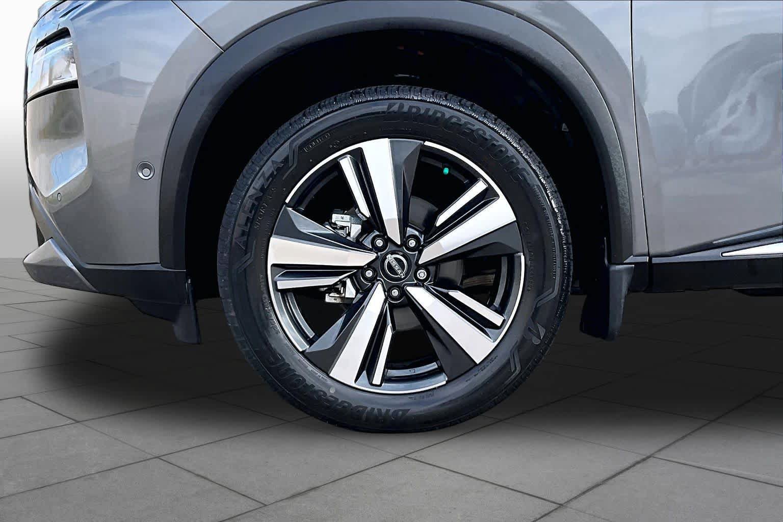 Certified 2023 Nissan Rogue SL w/ SL Premium Package FWD image 11