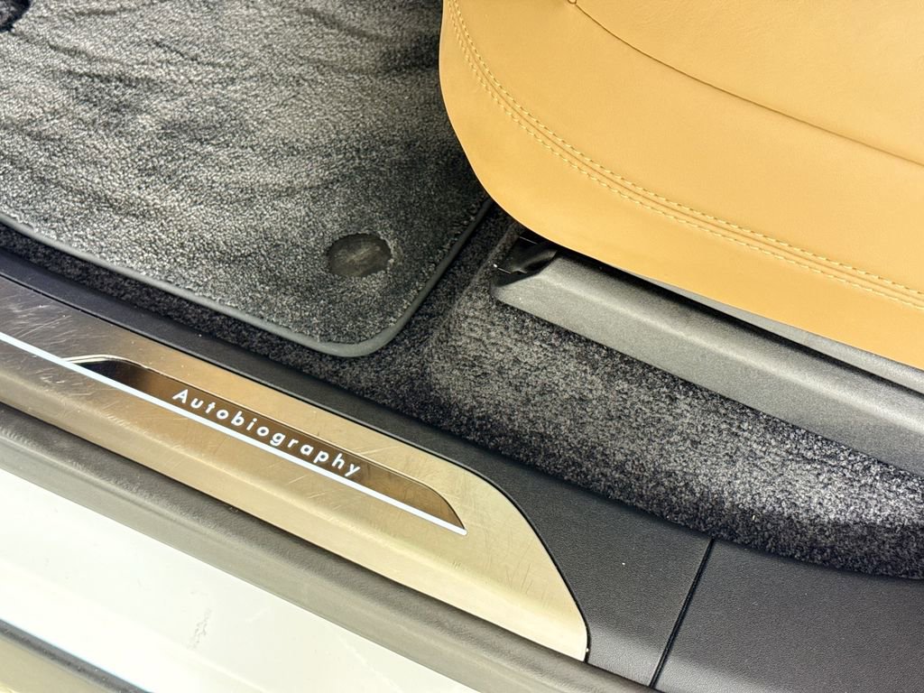 Used 2024 Land Rover Range Rover Long Wheelbase Autobiography image 18