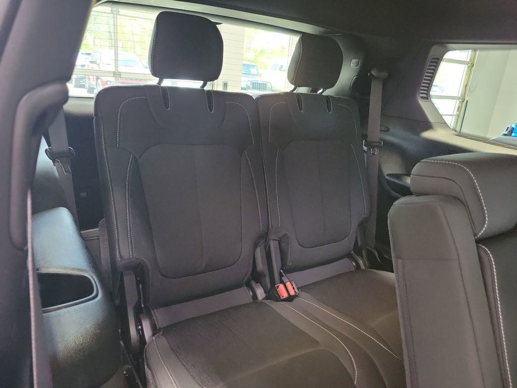 Used 2024 Jeep Grand Cherokee L Laredo AWD/4WD image 12