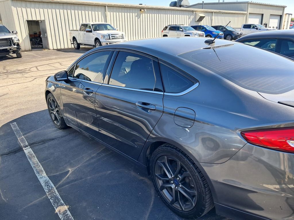 Used 2018 Ford Fusion SE w/ Equipment Group 201A FWD image 5