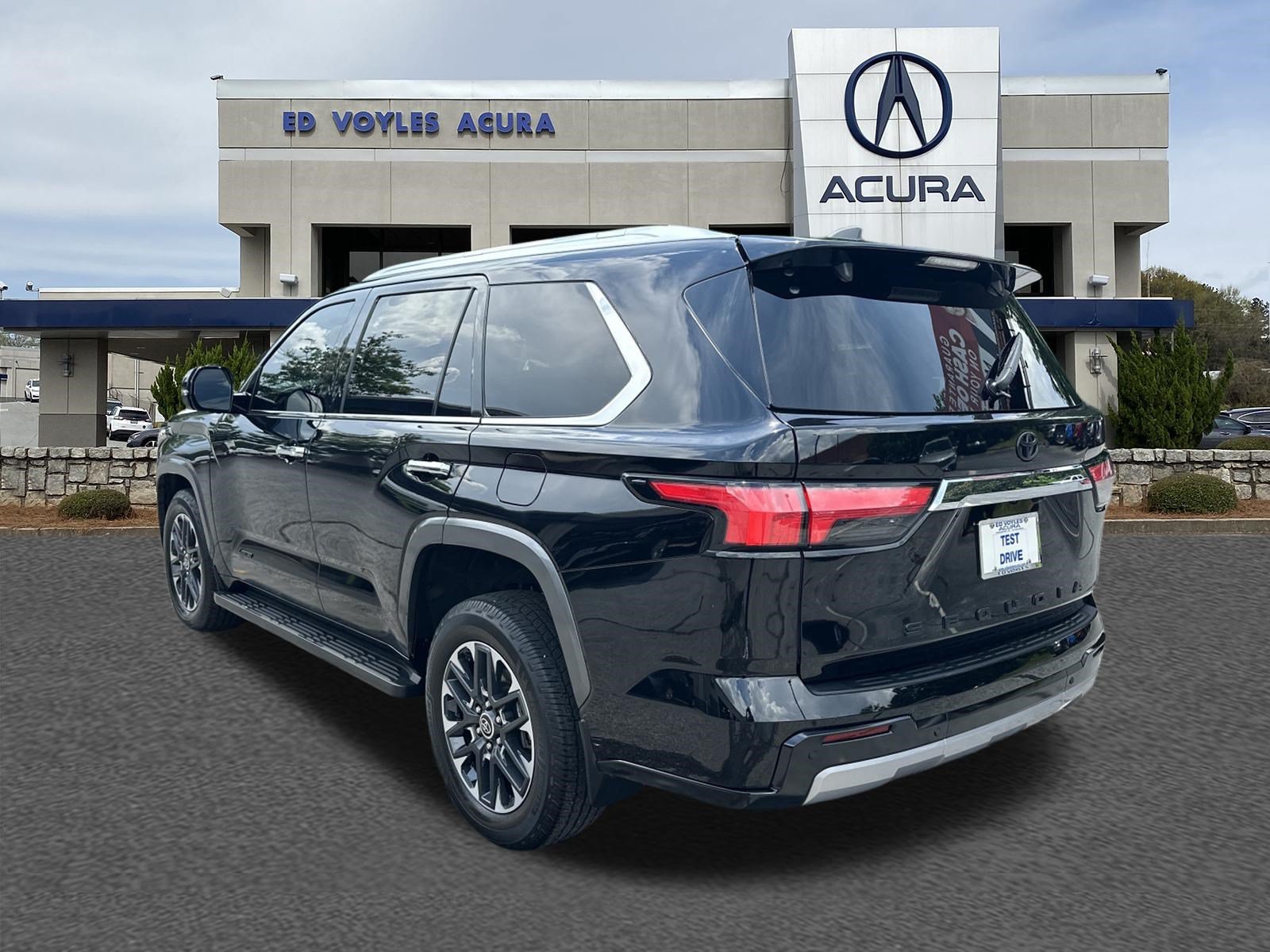 Used 2024 Toyota Sequoia Limited w/ Tow Technology Package AWD/4WD image 7