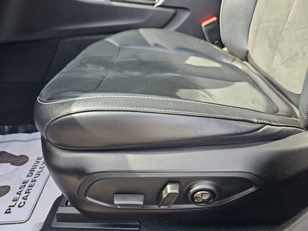 Used 2023 Jeep Grand Cherokee L Laredo image 33