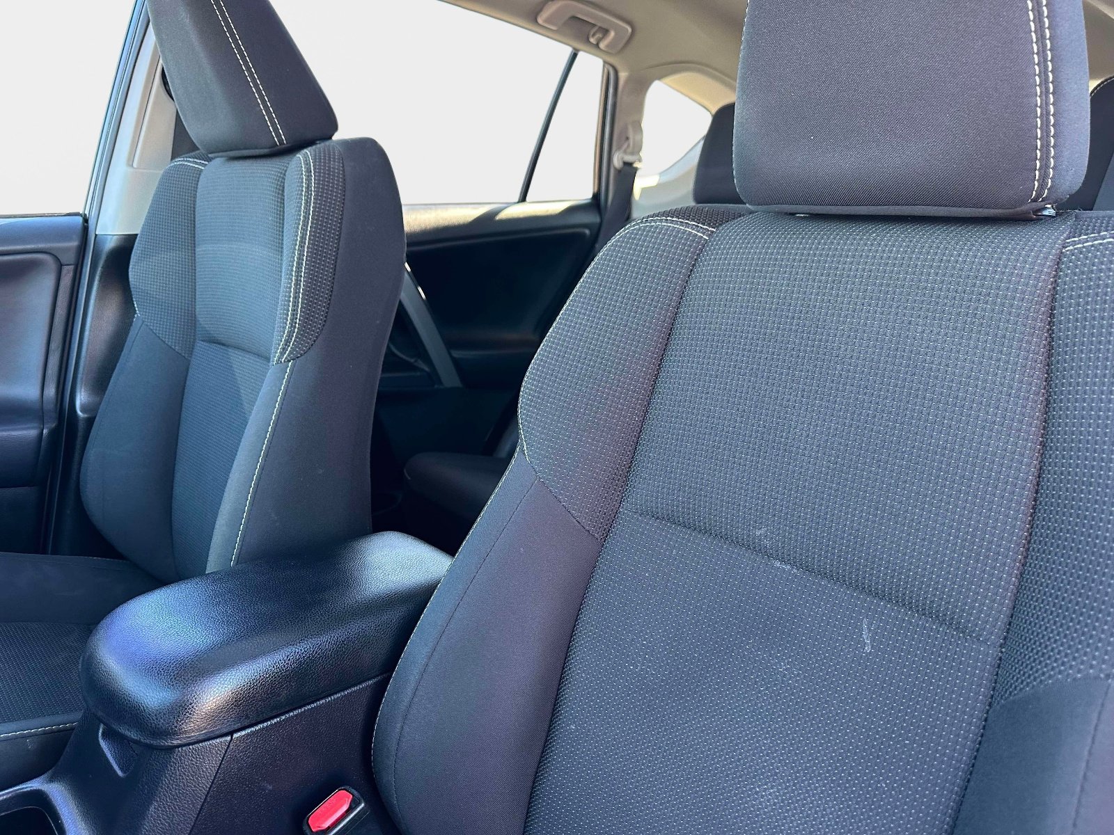 Used 2018 Toyota RAV4 XLE image 18