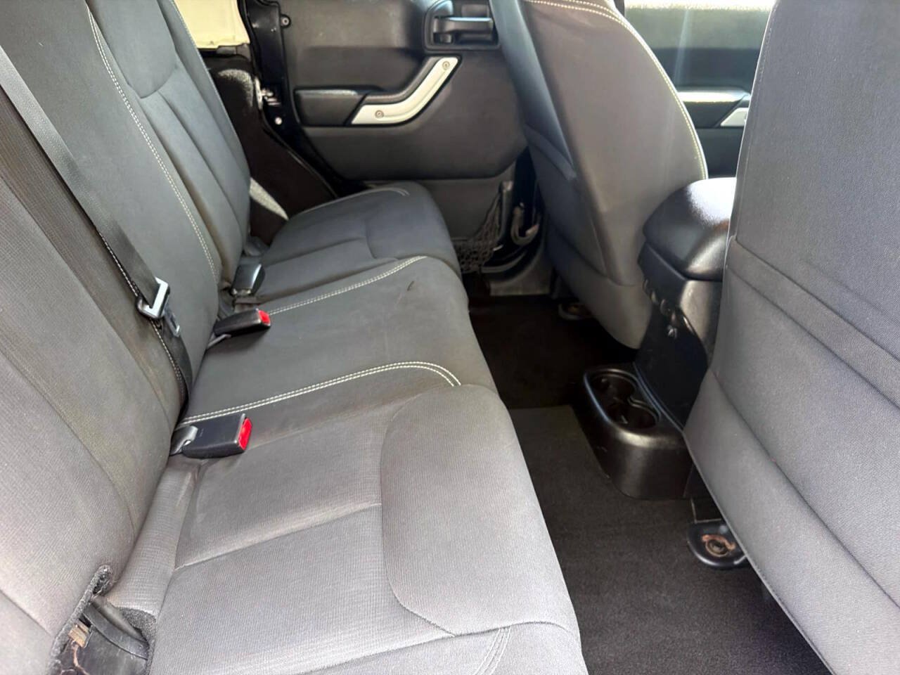 Used 2015 Jeep Wrangler Unlimited Sahara w/ Connectivity Group AWD/4WD image 14