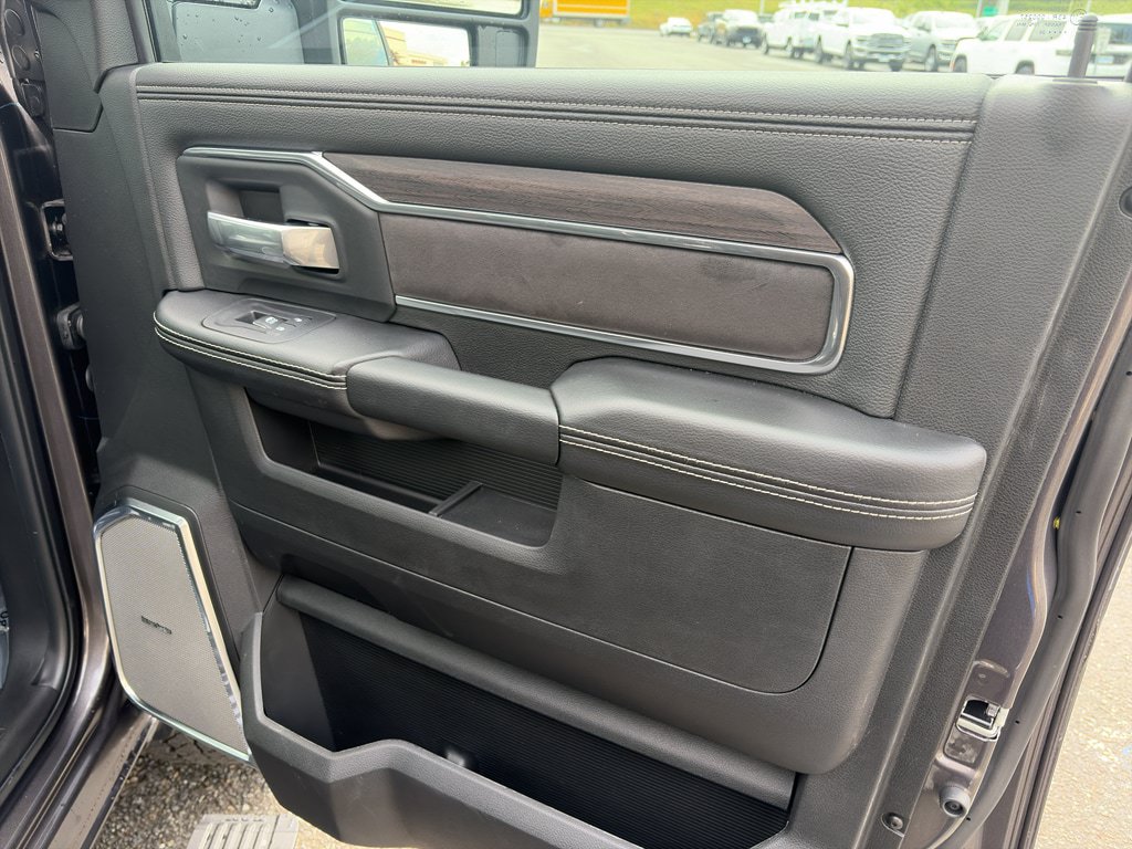 New 2026 RAM 3500 Laramie AWD/4WD image 25