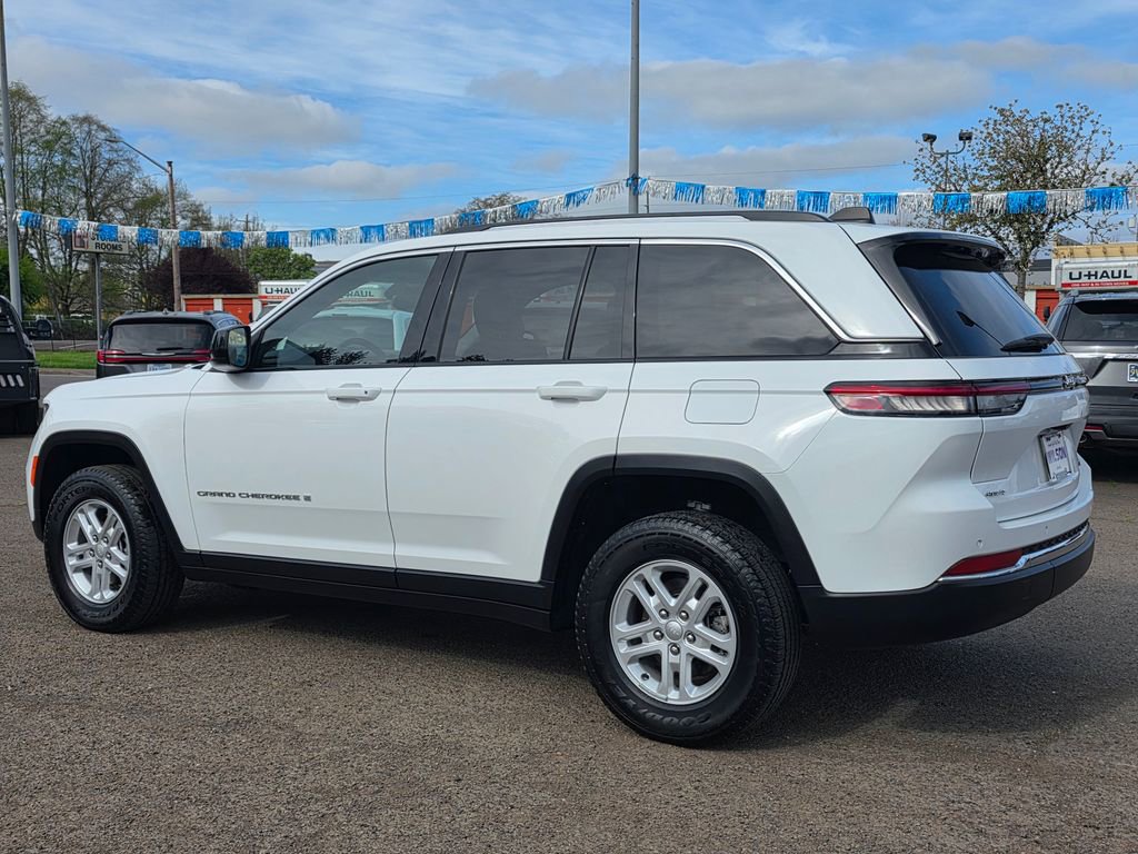 Used 2023 Jeep Grand Cherokee Laredo w/ Luxury Tech Group I image 2