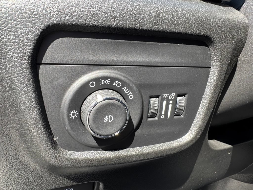 Used 2024 Jeep Grand Cherokee L Limited w/ Luxury Tech Group II AWD/4WD image 15