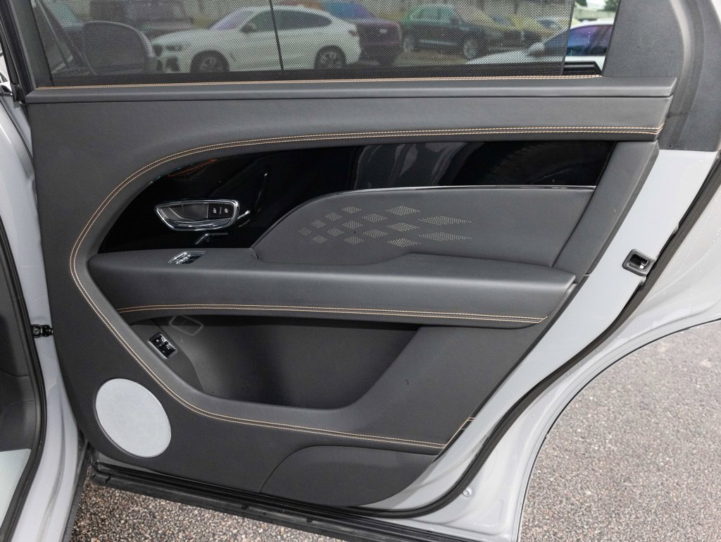 Used 2024 Bentley Bentayga Extended Wheelbase AWD/4WD image 66