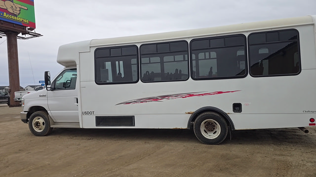 Used 2013 Ford E-450 and Econoline 450 Super Duty w/ Shuttle Bus Prep Pkg RWD image 3