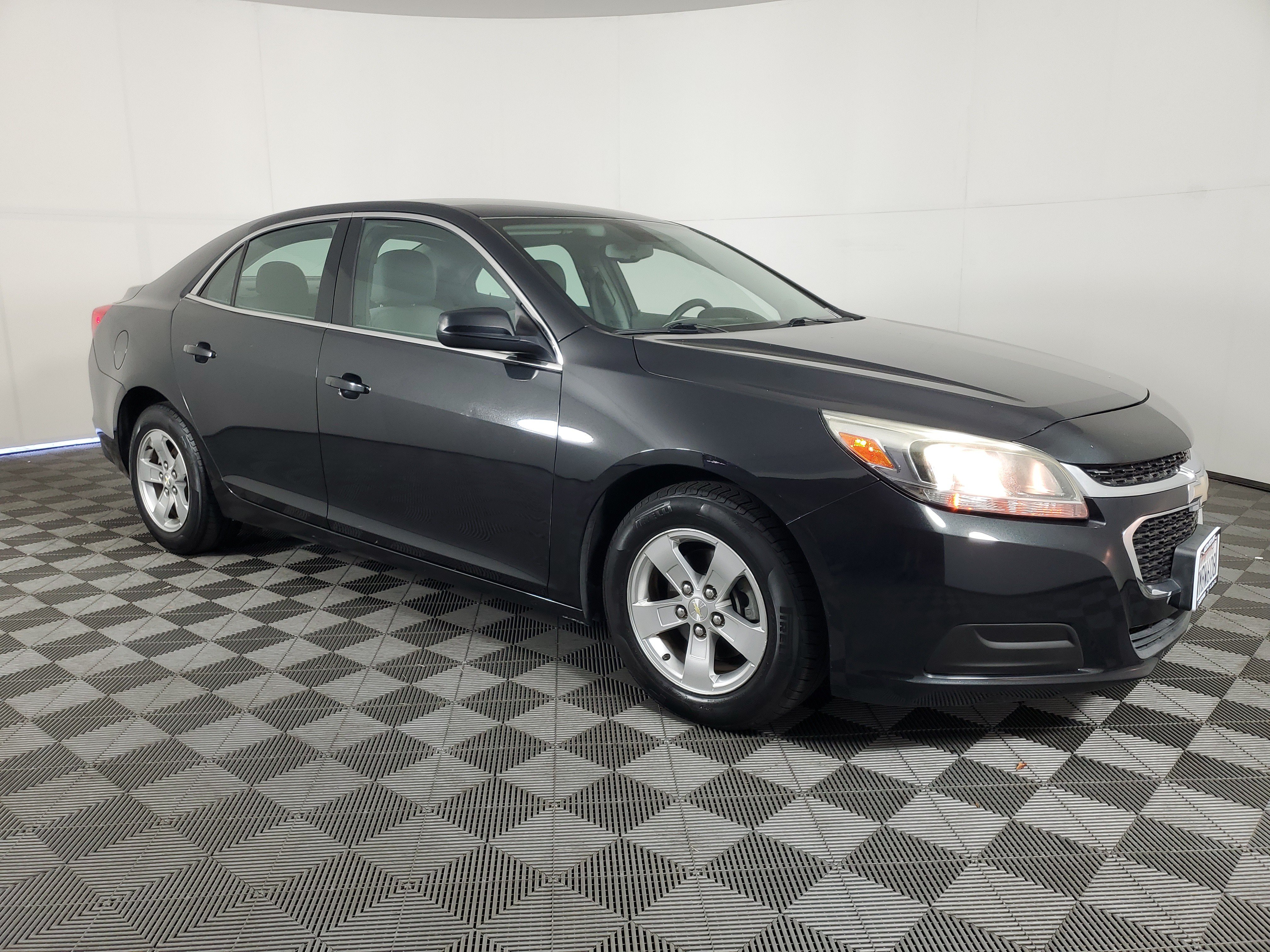 Used 2015 Chevrolet Malibu LS FWD image 2