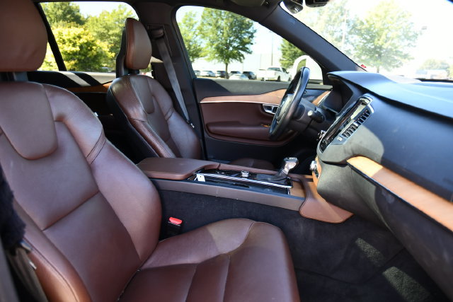 Used 2022 Volvo XC90 T6 Momentum w/ Climate Package AWD/4WD image 21