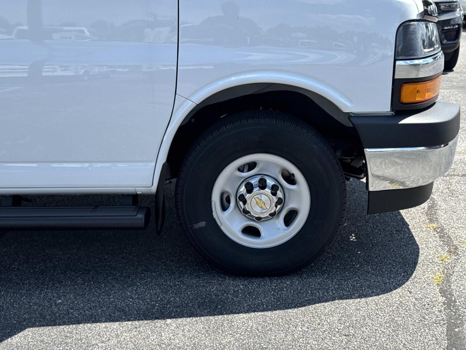 New 2026 Chevrolet Express 3500 LS w/ Chrome Appearance Package RWD image 8