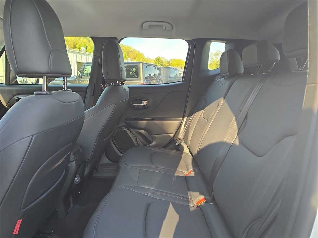 Used 2023 Jeep Renegade Trailhawk w/ Trailhawk Elite Group image 25