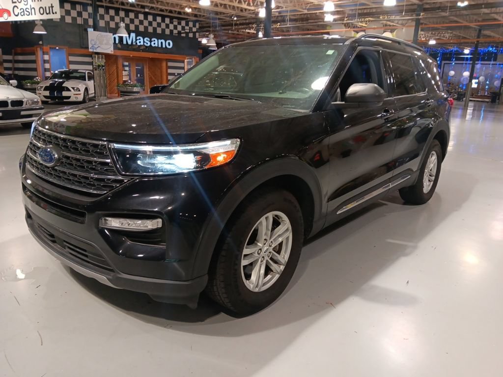Used 2023 Ford Explorer XLT w/ Equipment Group 202A AWD/4WD image 8