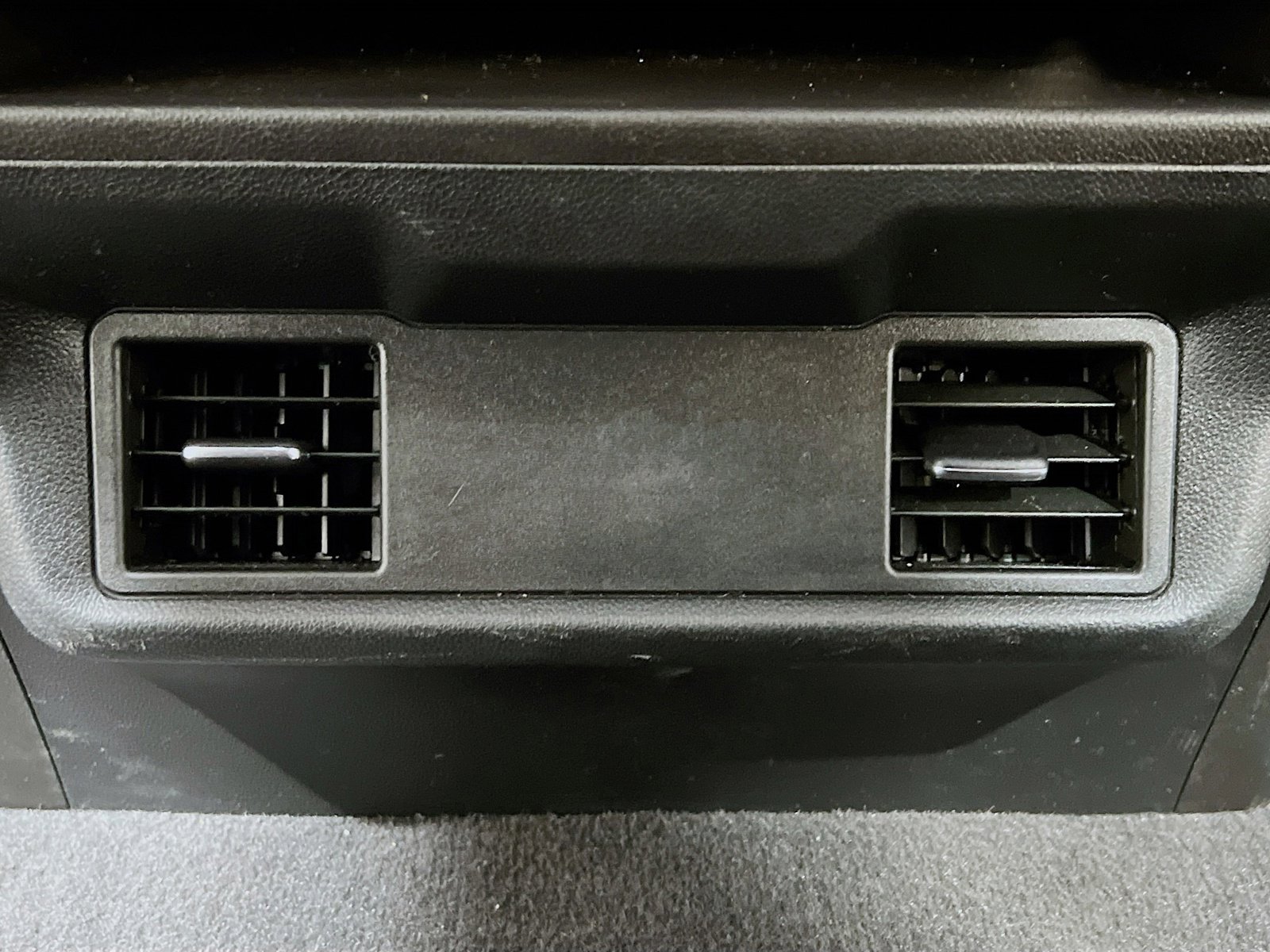 Used 2020 Chevrolet Silverado 1500 Custom w/ Custom Value Package image 17