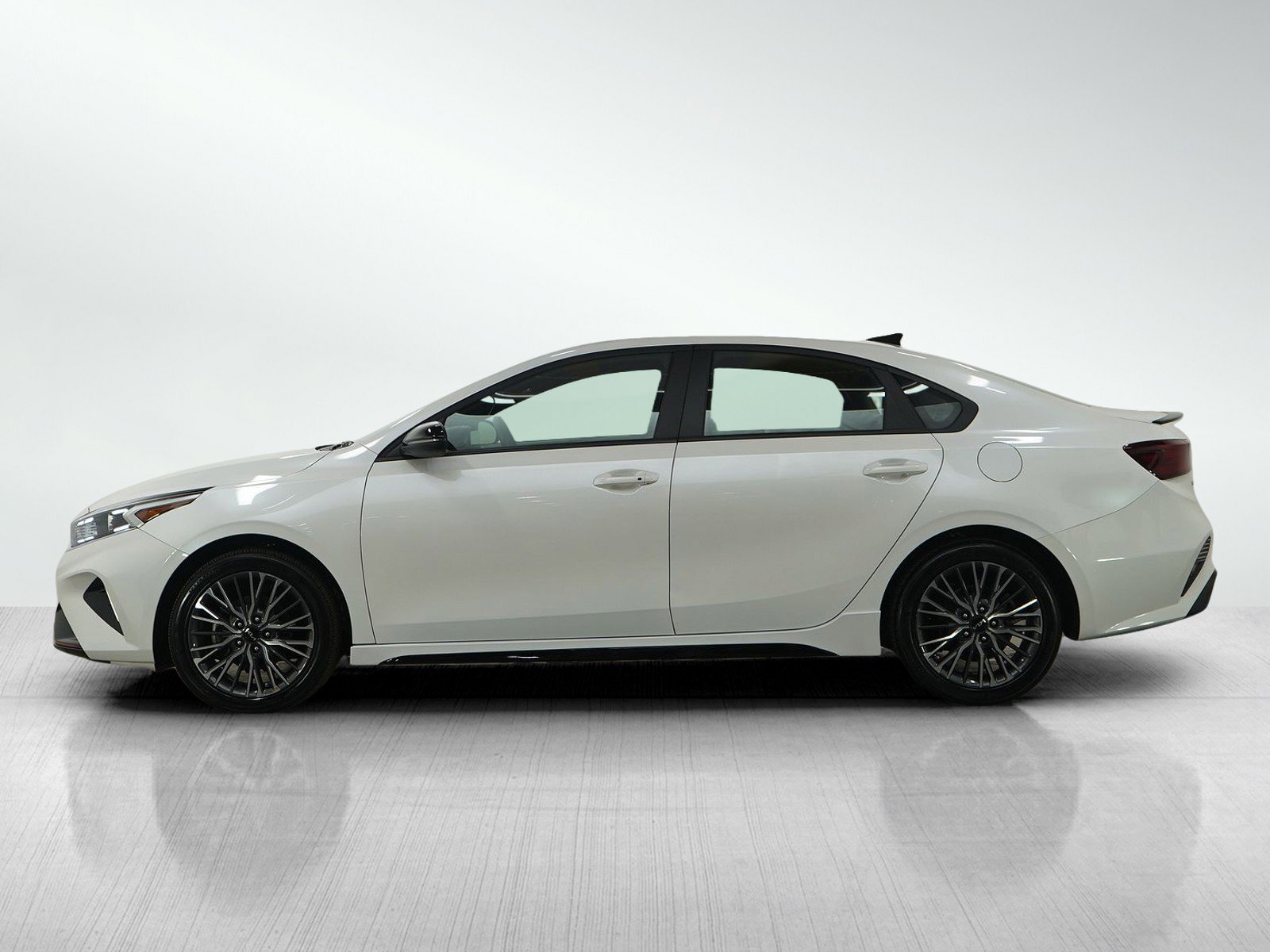 Used 2024 Kia Forte GT-Line image 2