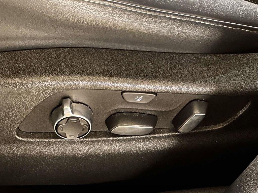 Used 2023 Cadillac XT4 Premium Luxury image 15