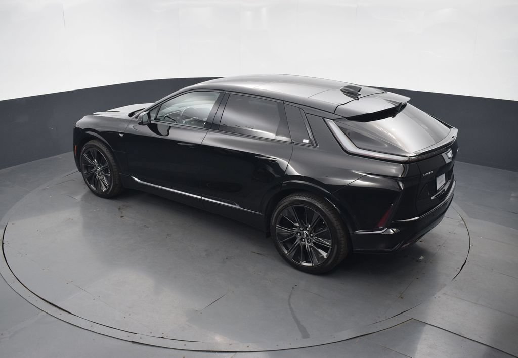 New 2026 Cadillac Lyriq Signature Sport w/ LPO, Floor Liner Package AWD/4WD image 42