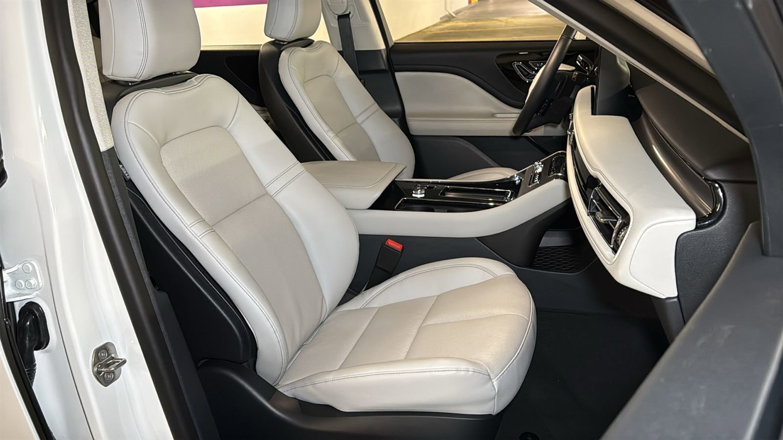 New 2026 Lincoln Aviator AWD image 10