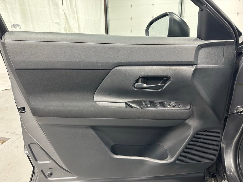 Used 2025 Nissan Kicks S AWD/4WD image 8