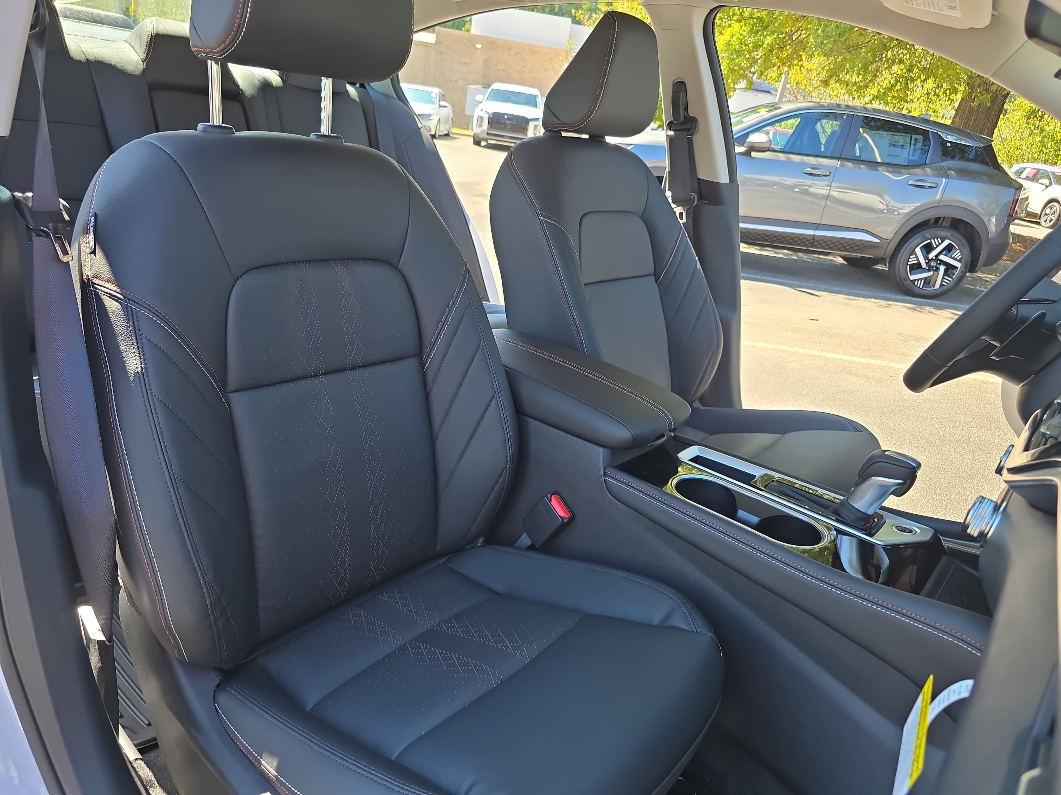 New 2025 Nissan Altima 2.5 SR w/ SR Premium Package FWD image 10