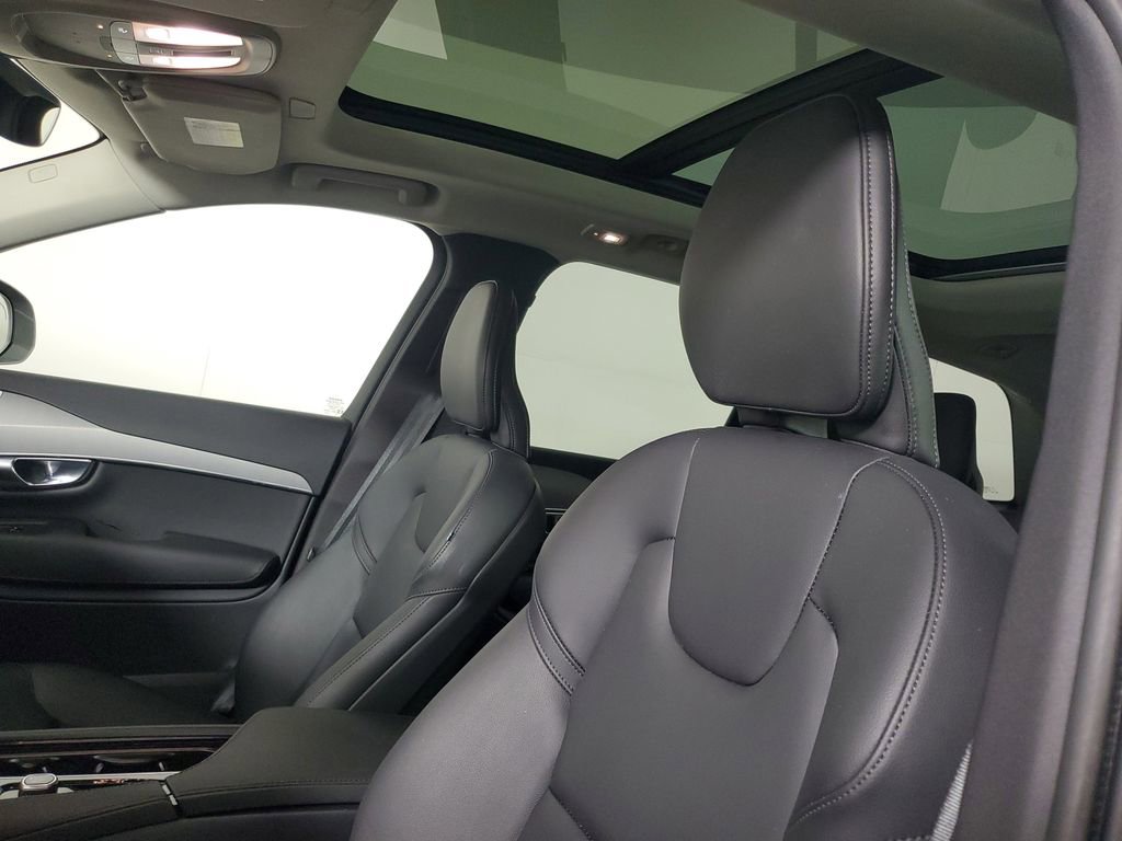 Certified 2025 Volvo XC90 B5 Core AWD/4WD image 23