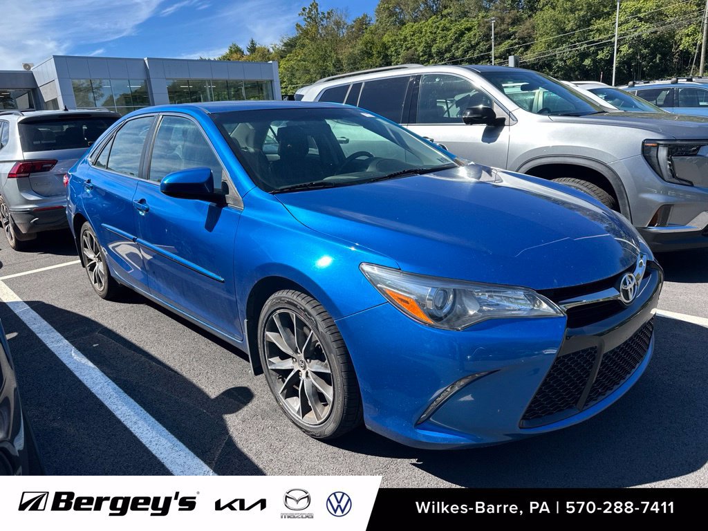 Used 2017 Toyota Camry XSE w/ Moonroof Package FWD image 3