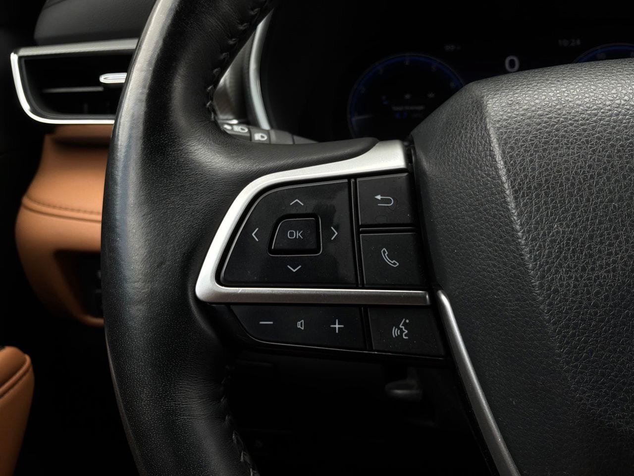 Used 2023 Toyota Highlander Platinum FWD image 41