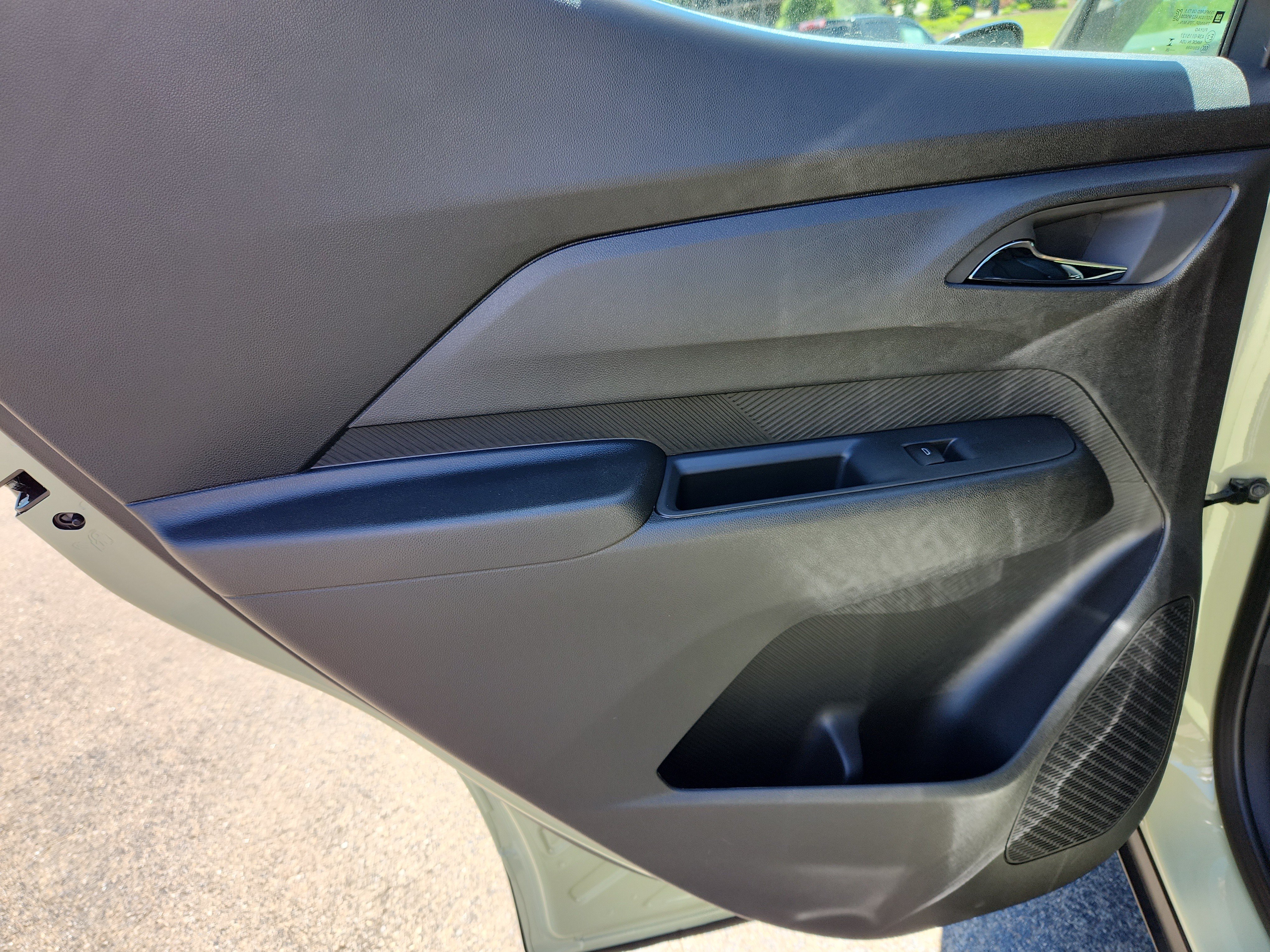 New 2027 Chevrolet Bolt LT w/ Comfort Package FWD image 19