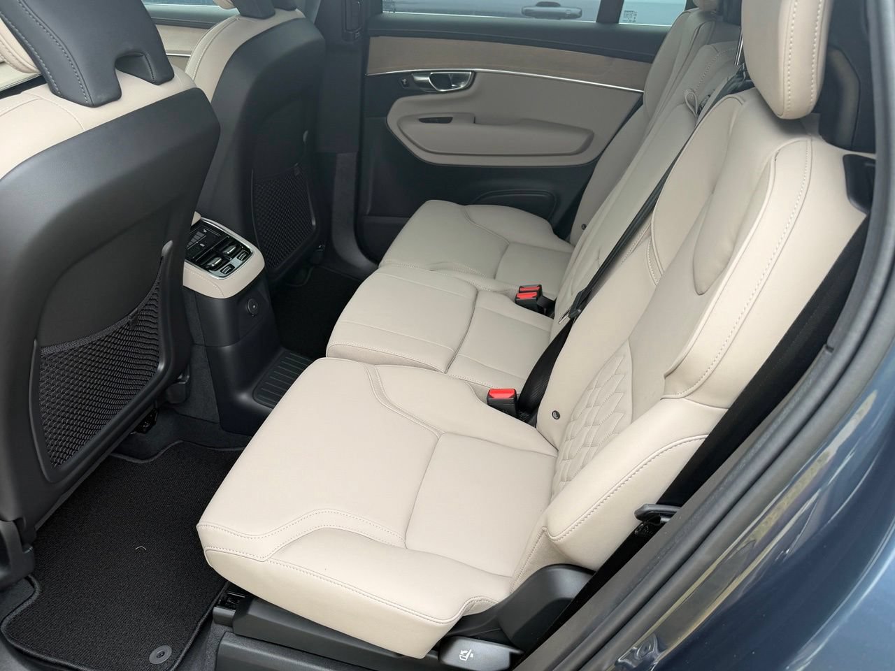 New 2026 Volvo XC90 T8 Plus w/ Protection Package Premier AWD/4WD image 19