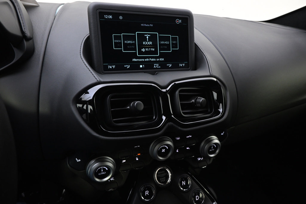 Used 2020 Aston Martin V8 Vantage Coupe RWD image 29