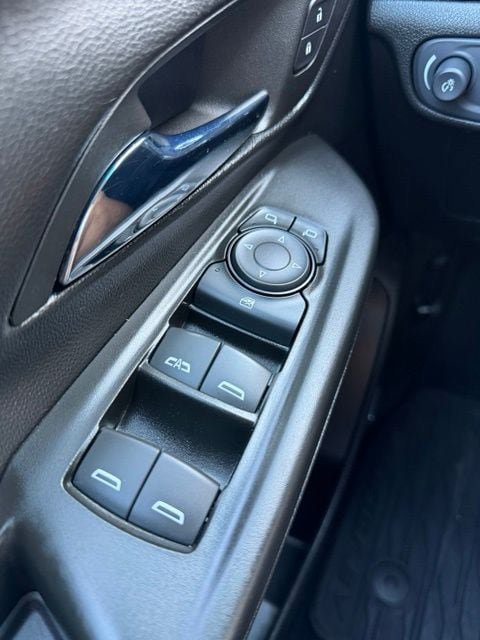 Used 2023 Chevrolet Bolt LT w/ Infotainment Package FWD image 18