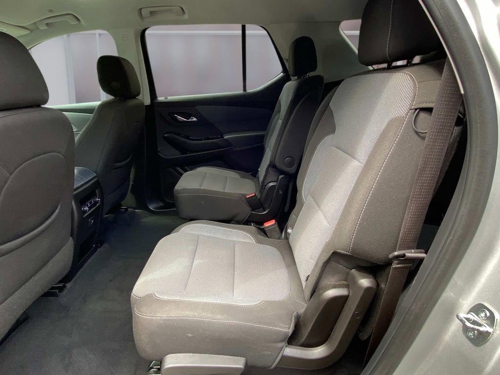 Used 2021 Chevrolet Traverse LT FWD image 18