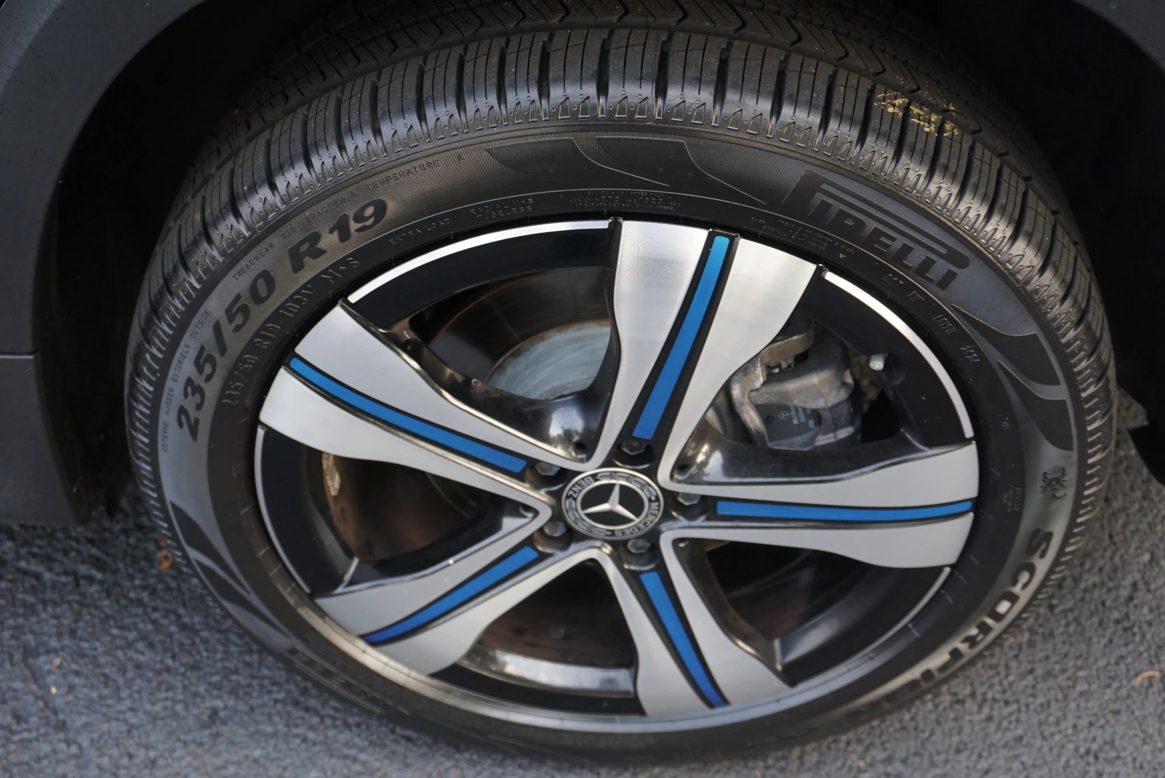 Used 2022 Mercedes-Benz EQB 350 4MATIC w/ Pinnacle Package image 12