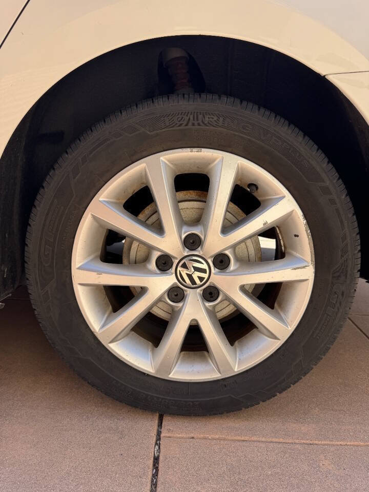 Used 2011 Volkswagen Jetta SE FWD image 31