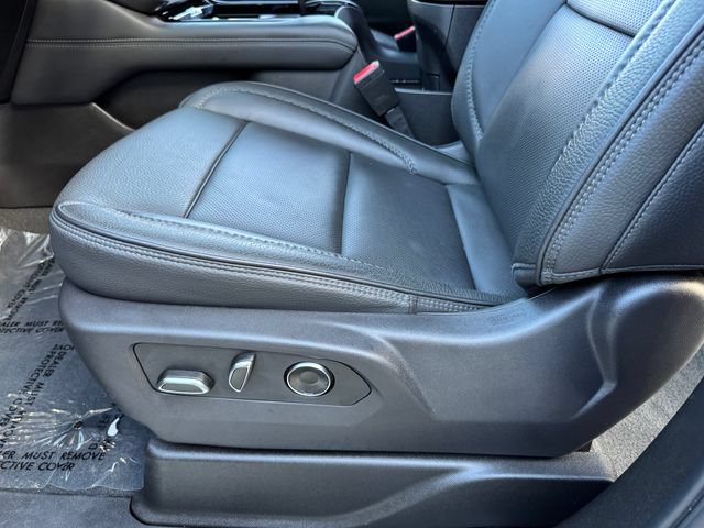Used 2025 GMC Yukon XL Denali AWD/4WD image 15