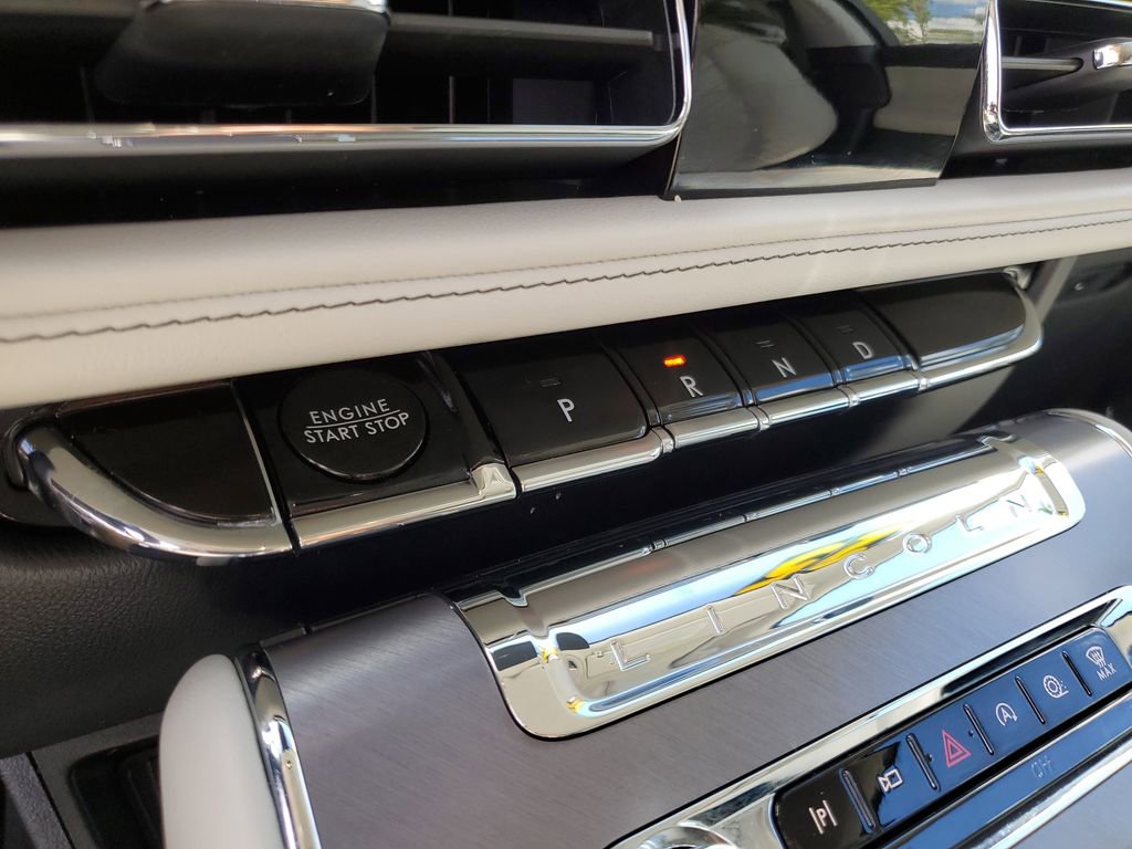 Used 2025 Lincoln Aviator 2WD image 29